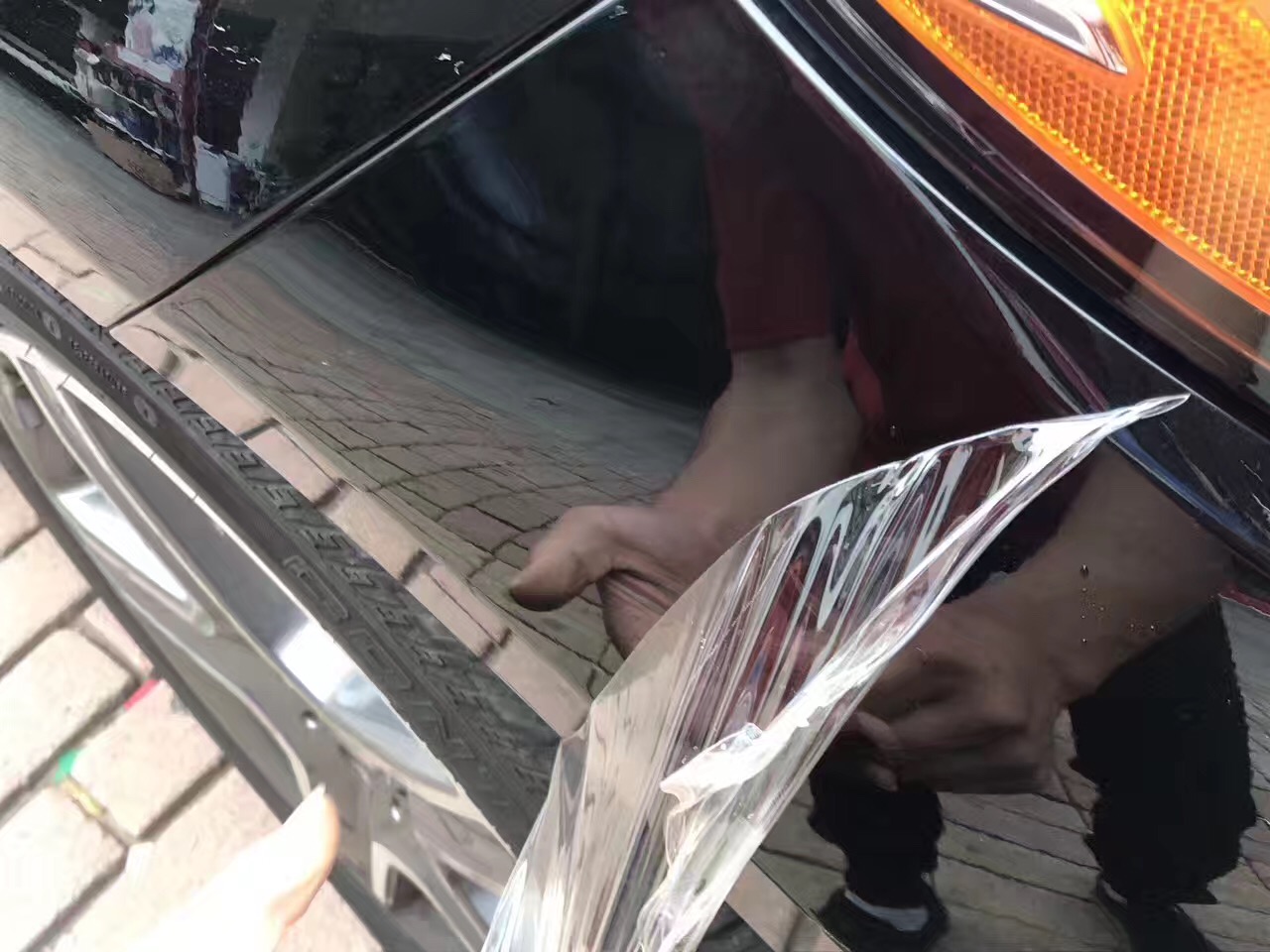 貼隱形車衣還用打蠟嗎？車衣和打蠟?zāi)膫€對車漆更具有保護作用？